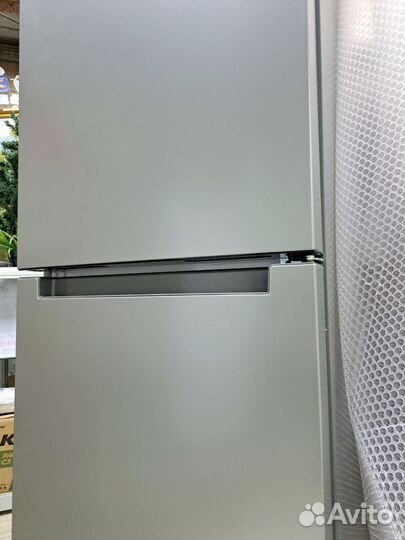 Холодильник indesit (новый) 185x60x62см.No frost