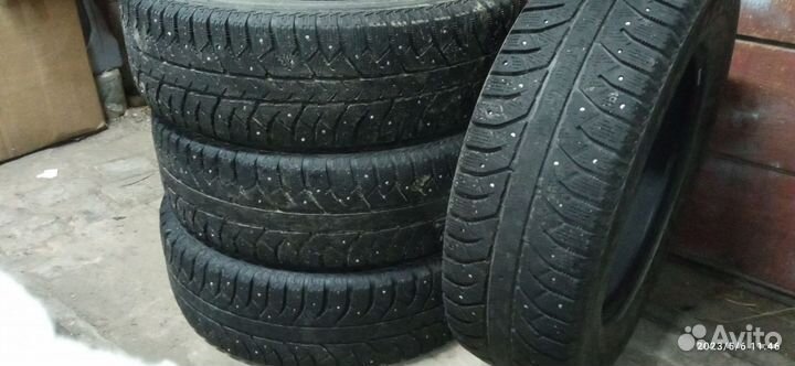 Bridgestone Ice Cruiser 7000 215/70 R16 100T