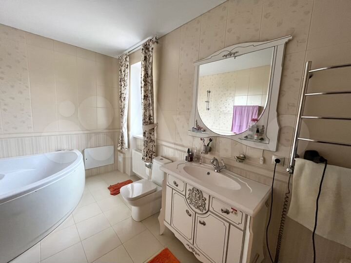 Дом 200 м² на участке 10 сот.