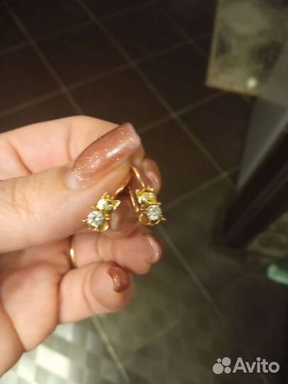 Золотые серьги детские новые