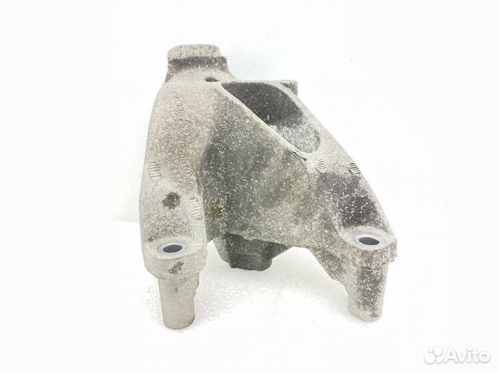 Кронштейн двигателя левый Audi A4 B8 2.0 CDN 2012