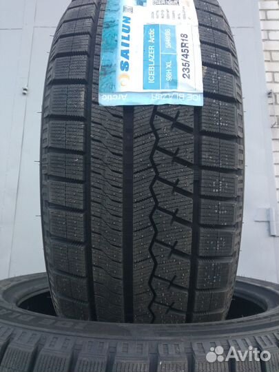Sailun Ice Blazer Arctic 235/45 R18 98H