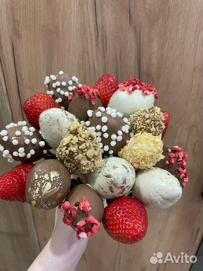 Клубника в шоколаде подарочные наборы букет