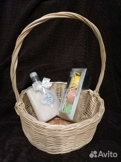 Корзинки плетеные для подарков