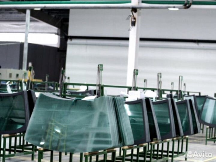 Стекло дверное левое нижнее Caterpillar