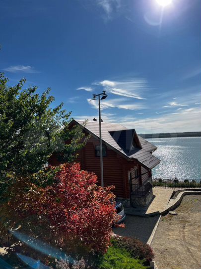 Коттедж 200 м² на участке 100 сот.