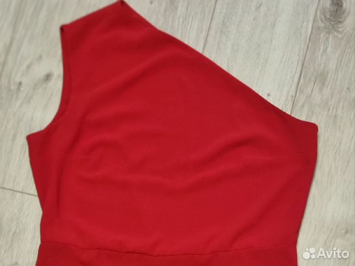 Красное платье в пол на одно плечо