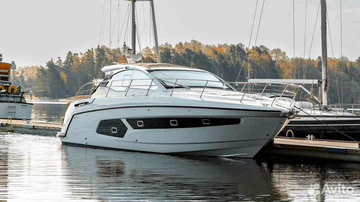 Моторная яхта Azimut 43