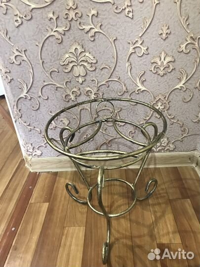 Подставка для цветов металлическая