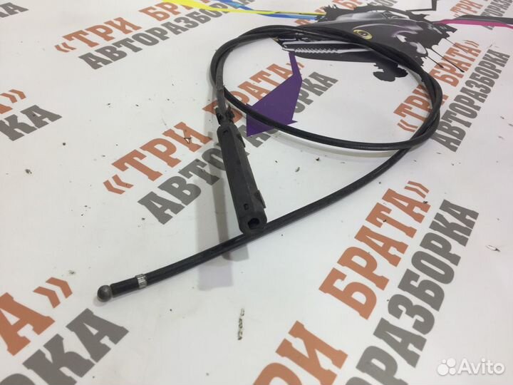 Шкода Октавия Трос замка капота