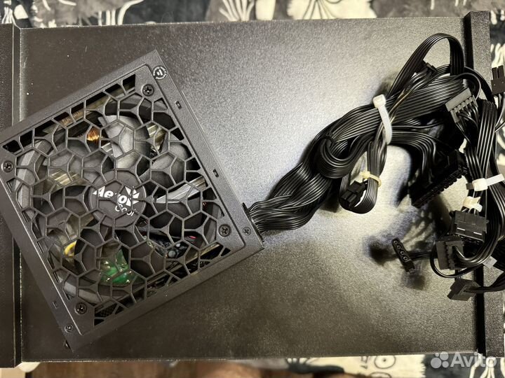 Блок питания AeroCool 