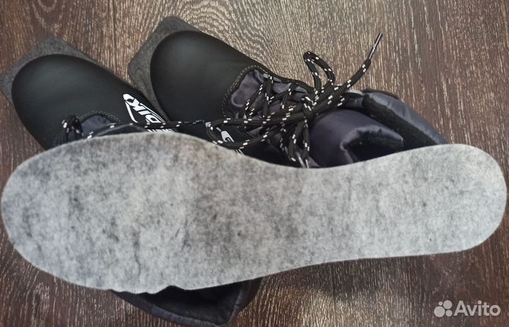 Лыжные ботинки