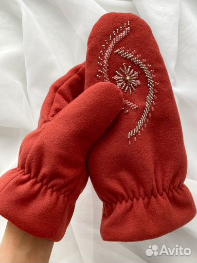 Варежки кашемировые оранжжевые с вышивкой