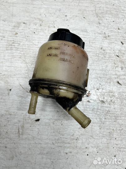 Бачок гур гура Nissan Maxima a33 Cefiro a33