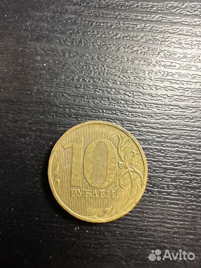 Монета. Знак смещен вплотную к лапе