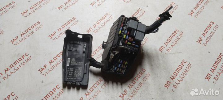 Блок предохранителей под капот Volvo V70 универсал