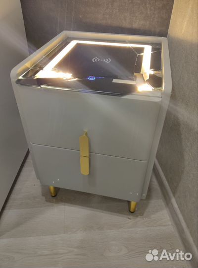 Тумбочка с подсветкой и беспроводной зарядкой