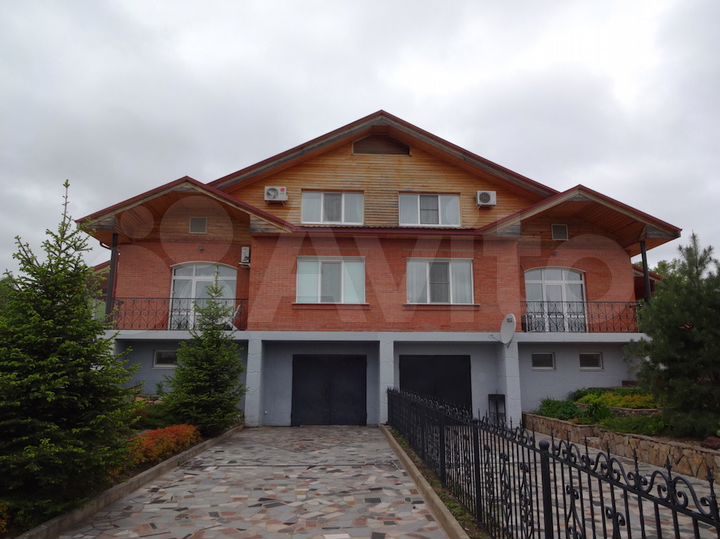 Коттедж 602 м² на участке 25 сот.