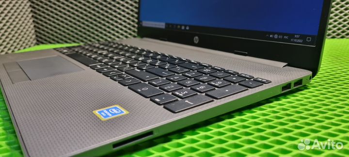 HP intel Gold 6405/4/SSD/UHD 605