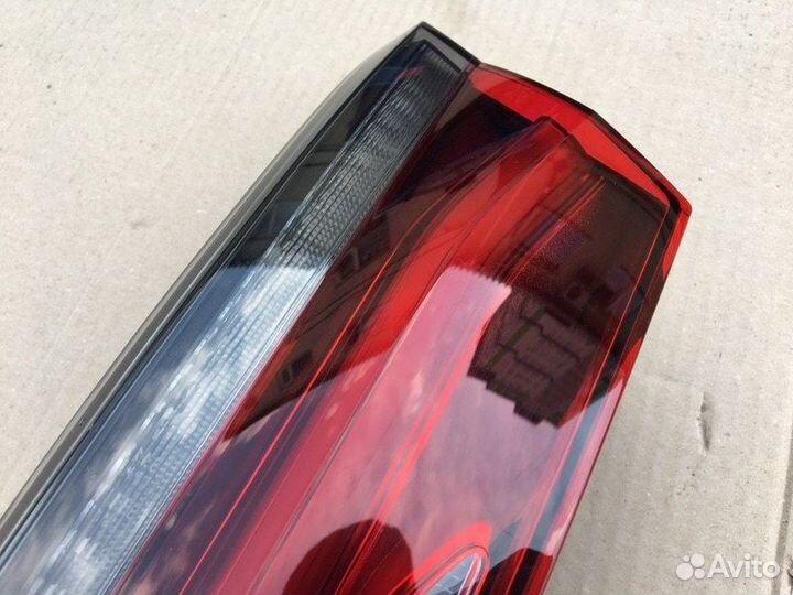 Фонарь в крышку багажника задний правый Bmw 8 F91
