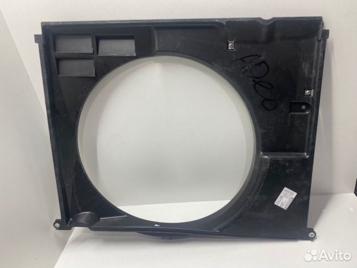 Диффузор вентилятора передний Toyota Land-Cruiser