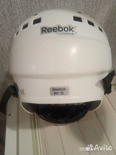 Хоккейный шлем