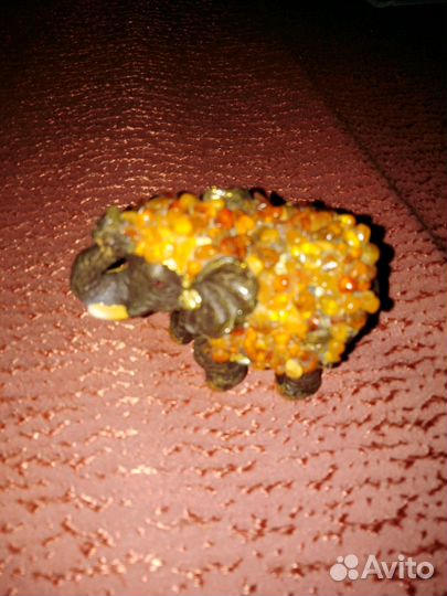 Фигурки янтарные