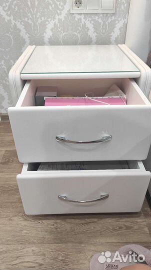 Две Тумбы прикроватные. Цвет белый