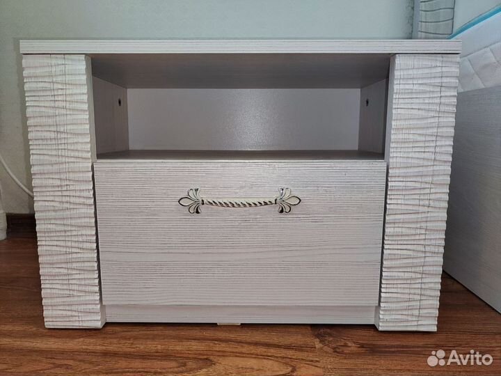 Тумба прикроватная