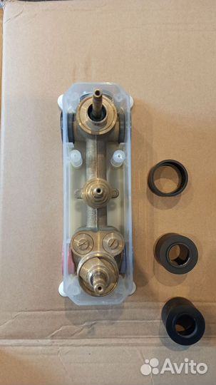 Термостатический смеситель для душа. Скрытый м