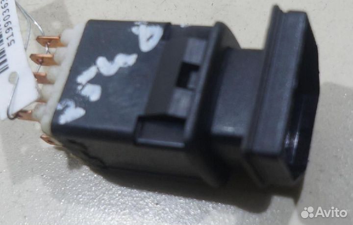 Кнопка аварийной сигнализации Renault Megane