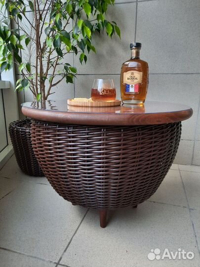 Стол из ротанга. Мебель из ротанга