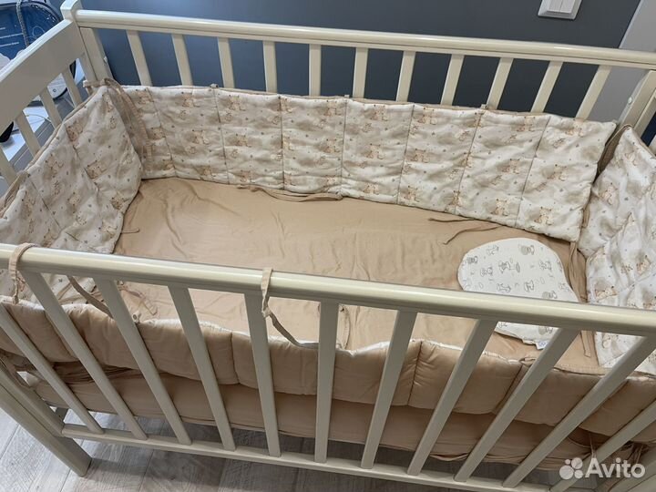 Кровать с маятником из бука