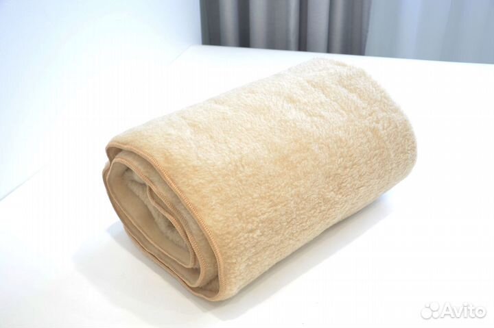 Одеяло-покрывало новое из овечьей шерсти бежевое