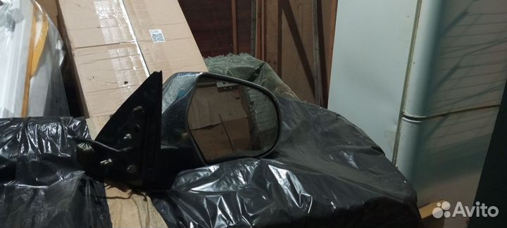 Боковое зеркало