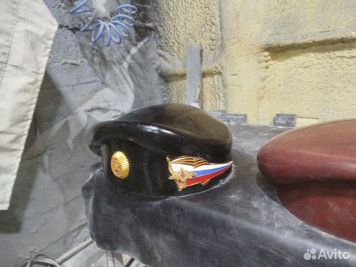 Берет из гранита