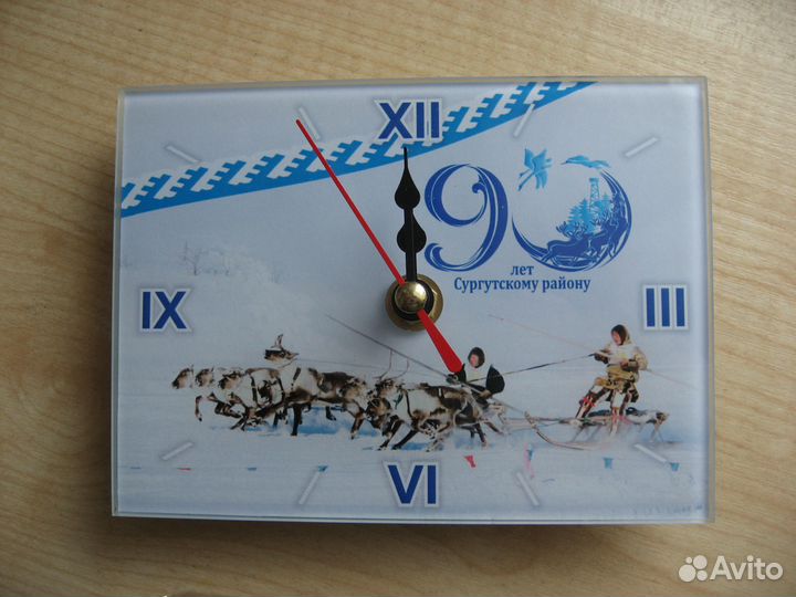 Сувенирные юбилейные новогодние настольные часы
