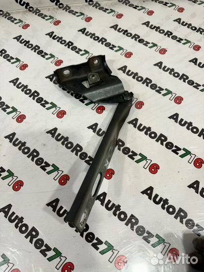 Петля капота правая Audi A4 B8 CDN 2.0 2014