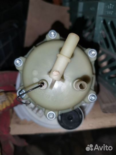 Топливный насос 7L8919679 Volkswagen Touareg 1