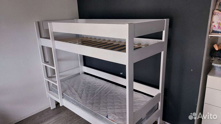 Двухъярусная кровать