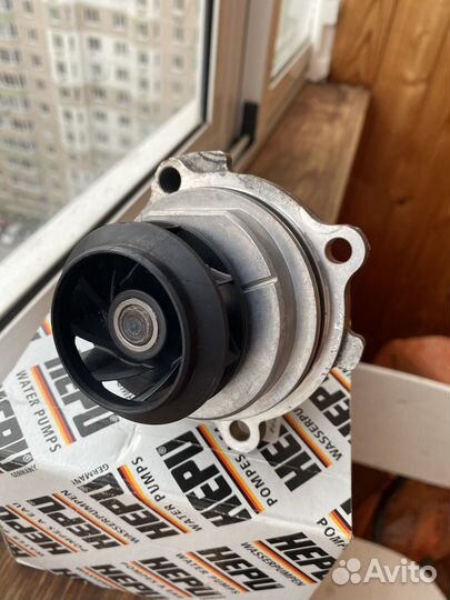 Водяной насос помпа Фольксваген Гольф 6 1.6bse