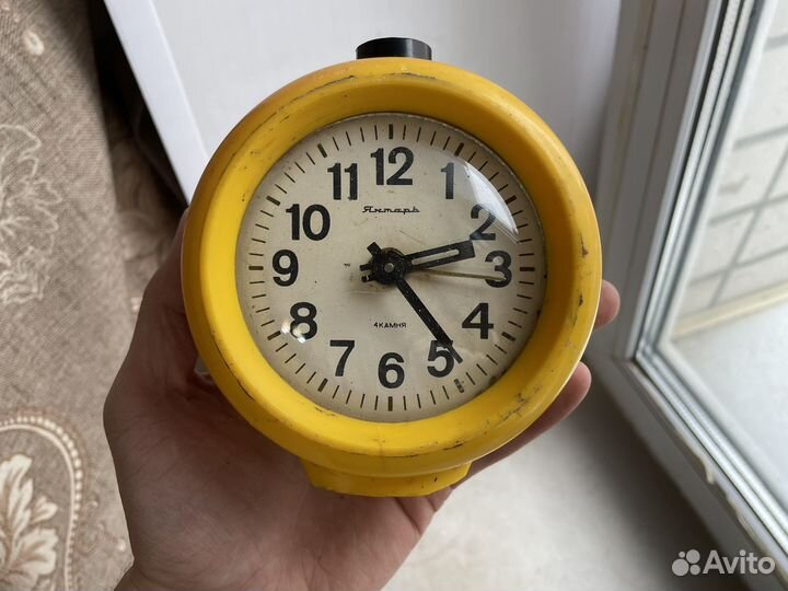 Будильник янтарь СССР