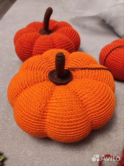 Вязаная тыква декоративная