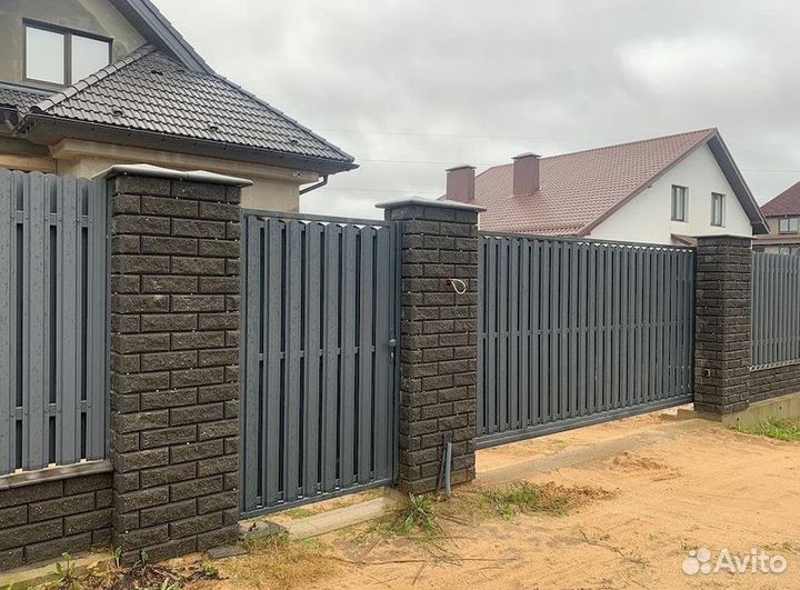 Забор из штакетника