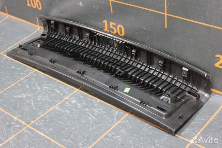 Volkswagen Tiguan New - Накладка для кроншт. замка