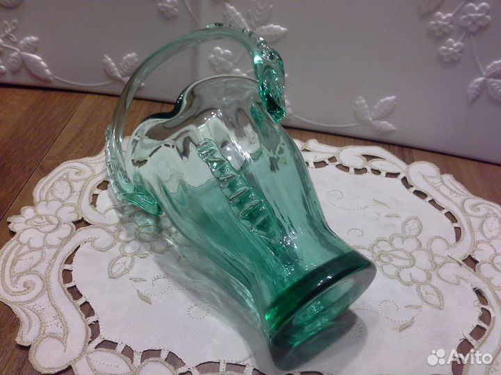 Конфетница, зелёное стекло в форме корзинки