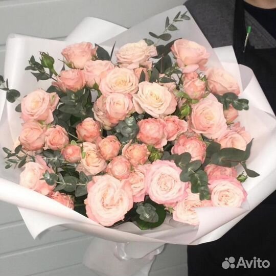 Кустовые розы букет