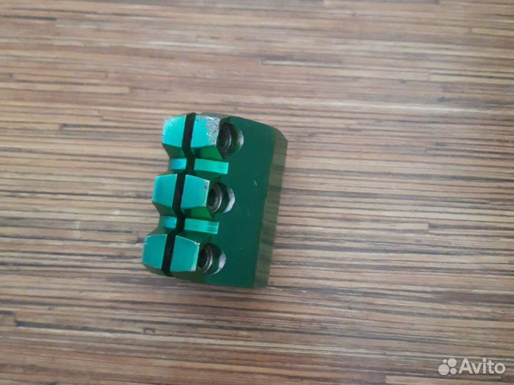 Зажим для трюкового самоката