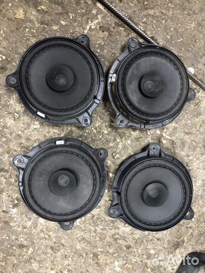 Штатный динамик Nissan Tiida 1