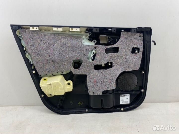 Обшивка двери передняя правая Toyota Rav4 40